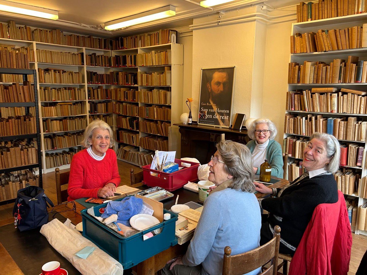 Boeken restaureren in de &lsquo;oude boekerij&rsquo;